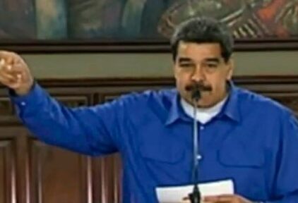 Maduro recupera su paranoia: dice ahora que Álvaro Uribe planea asesinarlo con 32 mercenarios