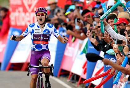 Victoria heroica de Madrazo en Javalambre; 'Supermán' López recupera el maillot rojo
