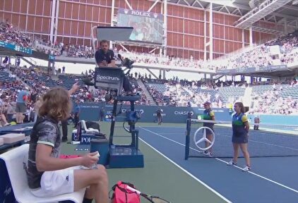Tsitsipas se encara con el juez de silla: "Seguramente seas francés"