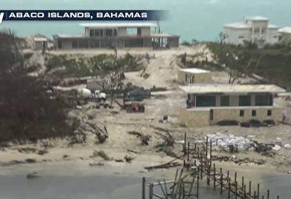 Las islas Bahamas amanecen devastadas tras el paso del huracán Dorian