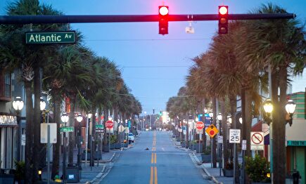Calles desiertas en Daytona Beach, Florida. | EFE