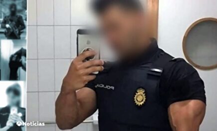 Policías e internet | Antena 3 Noticias