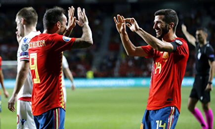 Alcácer y Gayá, protagonistas del cuarto gol | EFE