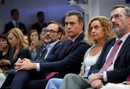 Manuel Cruz, Meritxell Batet y Pedro Sánchez | EFE