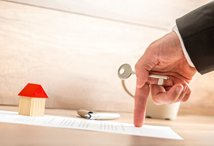 Firma del crédito hipotecario | Alamy