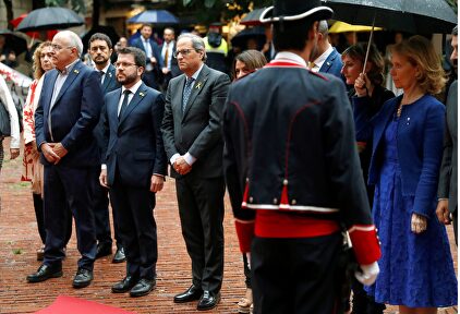 Ponen el himno de España cuando Quim Torra hacía la ofrenda floral por la Diada