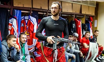 El equipo de hockey que regala a su mejor jugador una AK-47