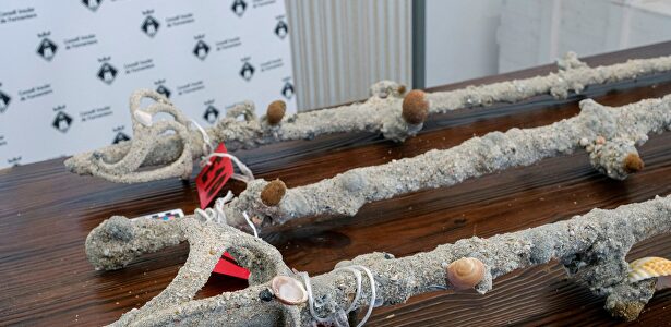Presentación de once sables del primer tercio del siglo XIX hallados en Formentera | EFE