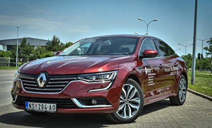 Un Renault | Pixabay/CC/goran_anicic