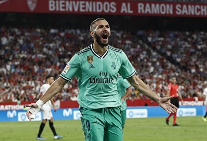 Benzema celebra su gol al Sevilla en el Sánchez Pizjuán. | EFE