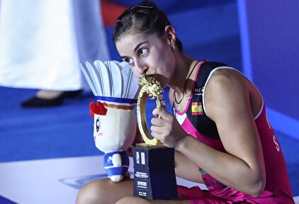Carolina Marín con el trofeo conquistado ante Tai Tzu Ying | Cordon Press