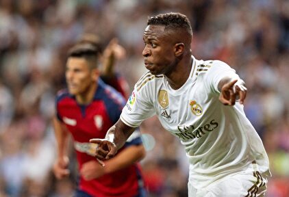 Vinicius, en el partido de Liga ante Osasuna en el Santiago Bernabéu. | EFE