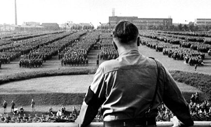Hitler presencia un desfile militar | Cordon Press