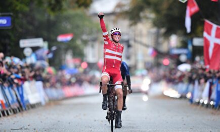 El danés supera a Trentin y Kung en la última recta | EFE