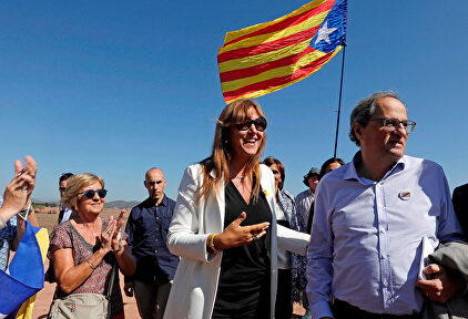 Torra y Laura Borras este domingo junto a prisión de Lledoners. | EFE