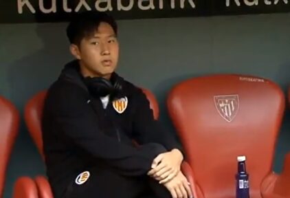 Alud de críticas a Kang In Lee por su gesto con un niño en la grada de San Mamés