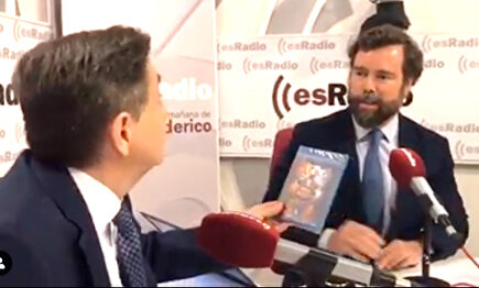 Espinosa de los Monteros regala 'Los Aristogatos' a Federico