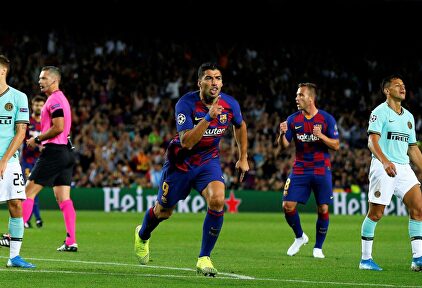 Luis Suárez celebra el primero de sus dos goles al Inter de Milán. | EFE