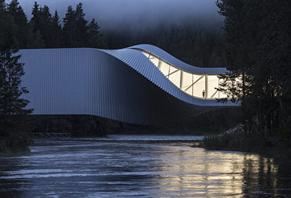 El nuevo y retorcido museo en mitad del bosque noruego