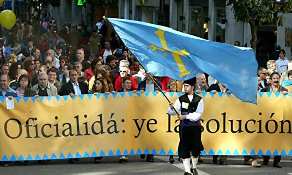 Manifestación por la oficialidad del bable en Asturias | Libertad Digital