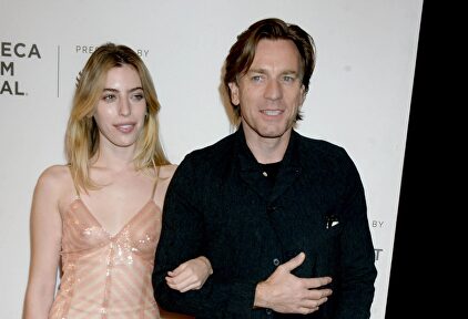 Clara Mcgregor, junto a su padre Ewan | Cordon Press