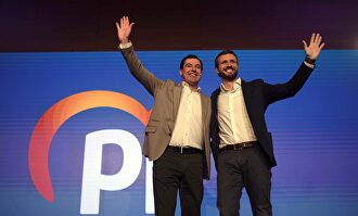 Juanma Moreno y Pablo Casado este sábado en Córdoba. | EFE