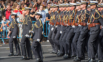Militares durante el desfile de la Fiesta Nacional. | C.Jordá