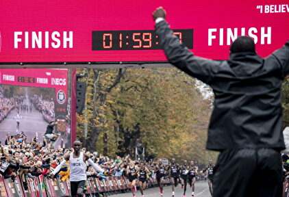 Kipchoge hace historia en Viena | EFE