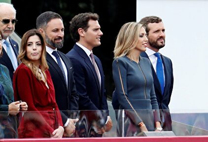 Abascal, Rivera y Casado durante el desfile de la Fiesta Nacional | EFE