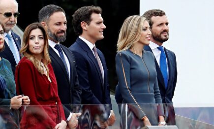 Abascal, Rivera y Casado durante el desfile de la Fiesta Nacional | EFE