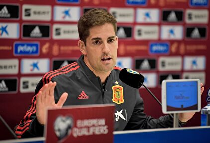 Robert Moreno no cree que Busquets atraviese un mal momento | EFE