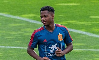 El delantero Ansu Fati renovado | EFE