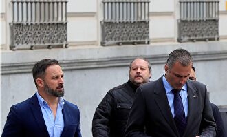 Santiago Abascal y Javier Ortega Smith llegando a las puertas del Tribunal Supremo ayer | EFE