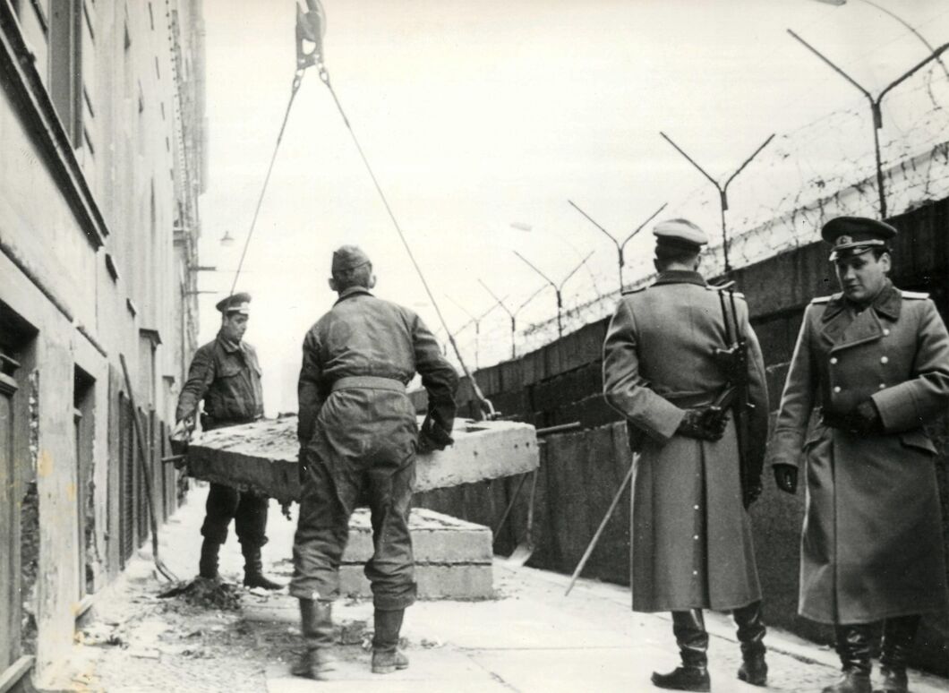 Vivir Al Otro Lado As Fueron Los A Os Del Muro De Berl N Libertad