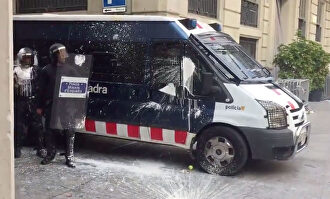 Ataque a un vehículo de los Mossos d´Esquadra. | LD