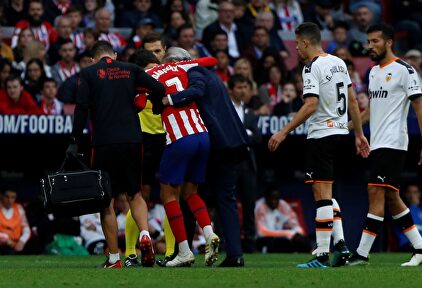 Joao Félix tuvo que retirarse lesionado en el partido ante el Valencia. | Cordon Press