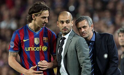 Ibrahimovic (i), con Guardiola y Mourinho en un Barcelona-Inter en el Camp Nou en 2010. | Cordon Press/Archivo