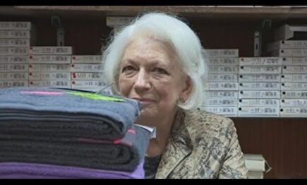 Se jubila la mujer que más ha cotizado de España: "Al pequeño comercio se le trata muy mal"