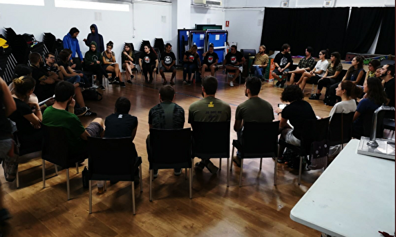 Reunión en una Casa de Jóvenes en Barcelona | Twitter