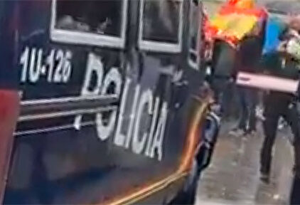 Vítores y aplausos para los policías que regresan de Cataluña