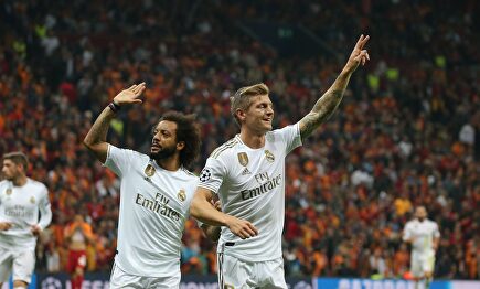 Kroos (d) celebra junto a Marcelo su gol al Galatasaray. | Cordon Press