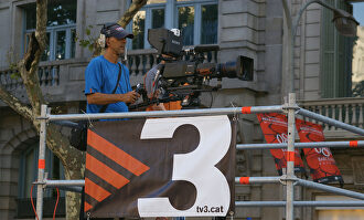 Cámara de TV3 en un acto en la calle | Wikipedia