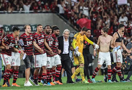 El Flamengo celebra la manita ante Gremio. | EFE