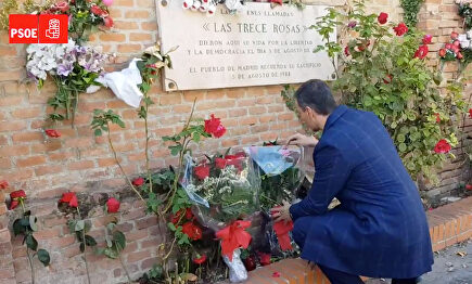 Que no pare el show: tras exhumar a Franco Sánchez lleva flores al lugar donde fusilaron a las Trece Rosas