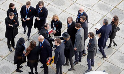El show televisivo de la profanación, en imágenes