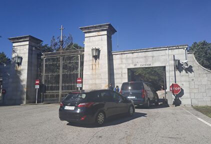 Vehículos intentando entrar al Valle de los Caídos | Libertad Digital