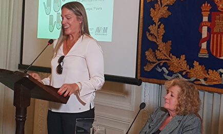 La hija de Fernando Múgica, Marta Múgica, y la presidenta de la asociación, Ángeles Domínguez | Twitter: @lazaroelmundo