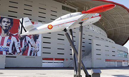 El Ejército del Aire y el Atlético rinden homenaje al Atlético Aviación