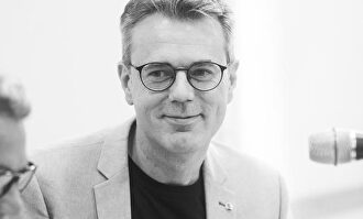 Pedro Vallín | Arpa Editores