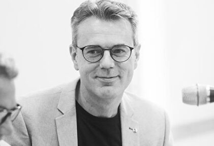 Pedro Vallín | Arpa Editores